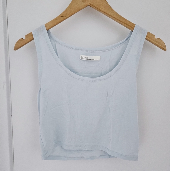 Cropped Scoop Neck Tank Top - Picture 2 of 4